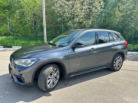2017 BMW X1 20i xDrive II (F48), серый, 2600000 рублей, вид 4