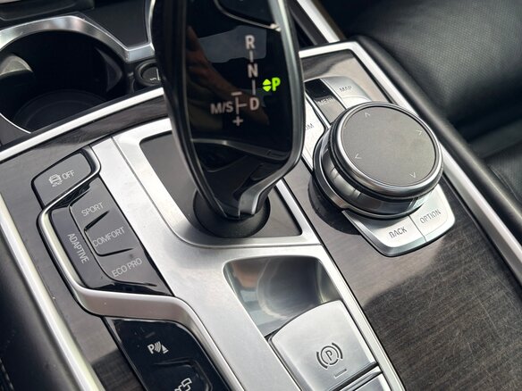 2017 BMW 7 серии Long 750Li xDrive VI (G11/G12), чёрный, 3800000 рублей - вид 26