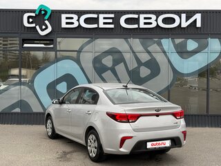 2018 Kia Rio IV, серебристый, 1180000 рублей, вид 3