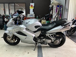 2006 Honda VFR 800, серебристый, 445000 рублей, вид 2