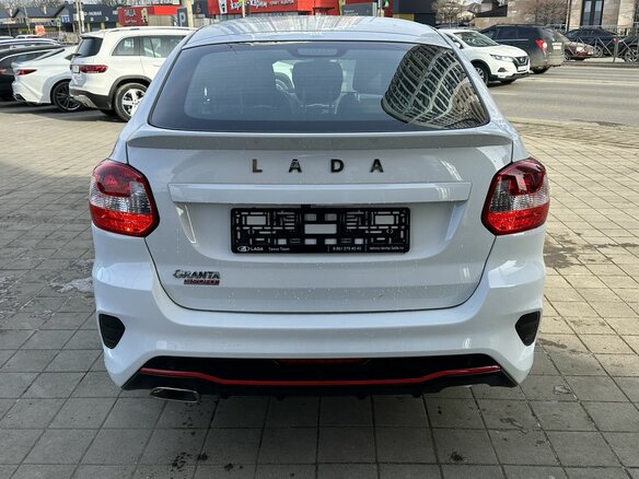 2026 Lada (ВАЗ) Granta Sport I Рестайлинг, белый, 1677000 рублей - вид 5