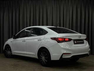 2018 Hyundai Solaris II, белый, 799777 рублей, вид 4