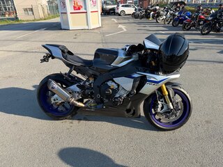 2016 Yamaha YZF-R1M, серый, 1550000 рублей, вид 3