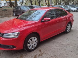 2014 Volkswagen Jetta VI, красный, 1050000 рублей, вид 2