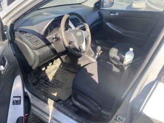 2016 Hyundai Solaris I Рестайлинг, серебристый, 406000 рублей, вид 2