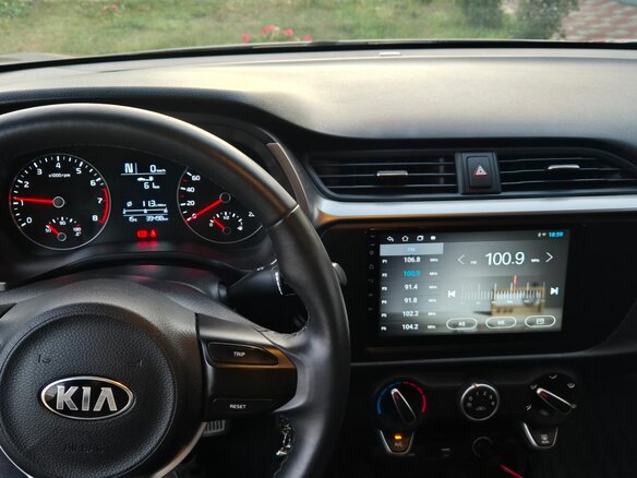 2021 Kia Rio IV Рестайлинг, коричневый, 1680000 рублей - вид 4