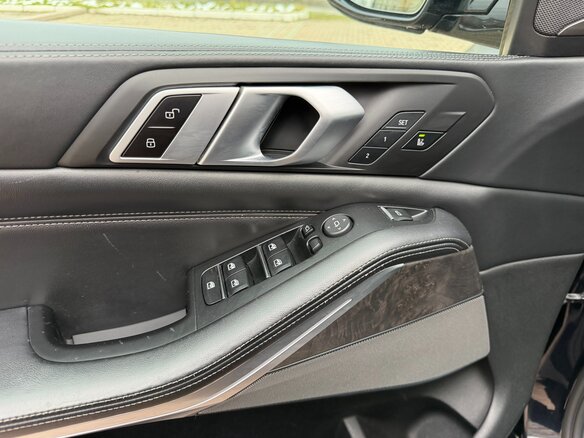 2018 BMW X5 50i IV (G05/G18), чёрный, 4700000 рублей - вид 27