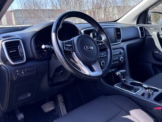2021 Kia Sportage IV Рестайлинг, чёрный, 2599000 рублей, вид 4