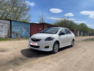 2009 Toyota Yaris II Рестайлинг, белый, 799000 рублей, вид 1