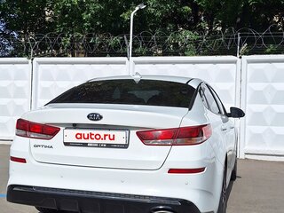 2020 Kia Optima IV Рестайлинг, белый, 1950000 рублей, вид 3