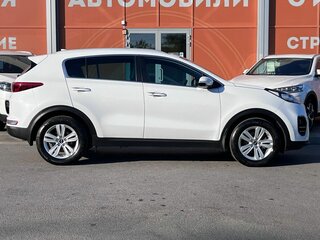 2018 Kia Sportage IV, белый, 2330000 рублей, вид 4
