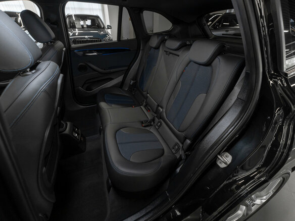2020 BMW X1 20i xDrive II (F48) Рестайлинг, чёрный, 3770000 рублей - вид 23