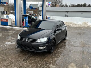 2016 Volkswagen Polo V Рестайлинг, чёрный, 850000 рублей, вид 1
