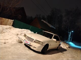 1997 Mercedes-Benz C-Класс 250 I (W202) Рестайлинг, белый, 250000 рублей, вид 2