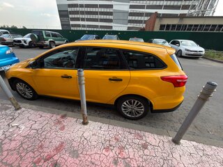 2015 Ford Focus III Рестайлинг, жёлтый, 350000 рублей, вид 4
