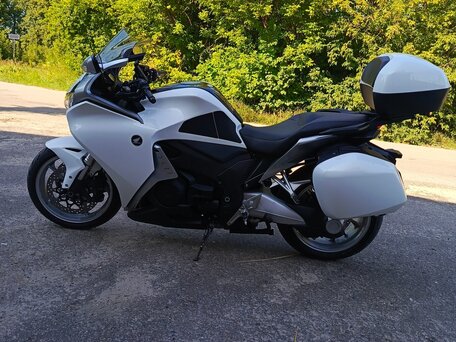 2010 Honda VFR 1200, белый, 850000 рублей, вид 2