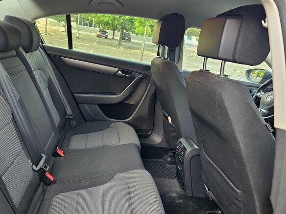 2011 Volkswagen Passat B7, чёрный, 1100000 рублей - вид 10