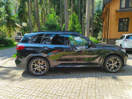 2019 BMW X5 40i IV (G05/G18), чёрный, 4880000 рублей, вид 4