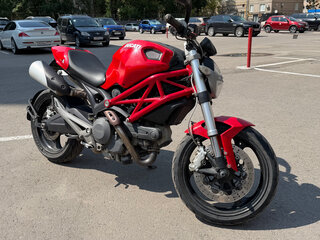 Ducati Monster 696