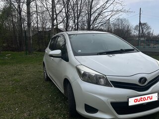 2012 Toyota Vitz III (XP130), белый, 560000 рублей, вид 5
