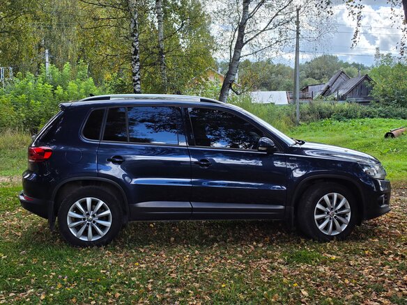 2016 Volkswagen Tiguan Euro 6 I Рестайлинг, синий, 1350000 рублей - вид 5