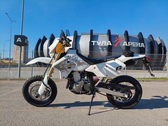 2011 Suzuki DR-Z 400 SM, белый, 490000 рублей