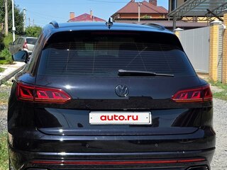 2018 Volkswagen Touareg III, чёрный, 4100000 рублей, вид 4