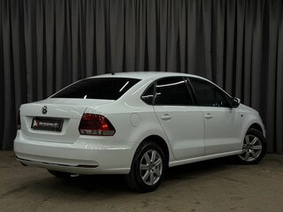 2016 Volkswagen Polo V Рестайлинг, белый, 829900 рублей, вид 4