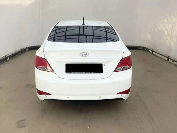 2015 Hyundai Solaris I Рестайлинг, белый, 620000 рублей - вид 3