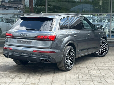2025 Audi Q7 50 TDI II (4M) Рестайлинг 2, серый, 12370000 рублей, вид 2