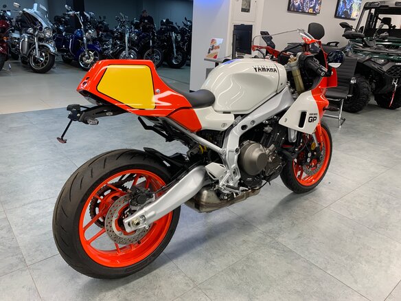 2024 Yamaha XSR900, белый, 1290000 рублей - вид 5