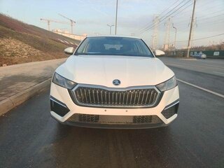 2025 Skoda Octavia IV (A8), белый, 2350000 рублей, вид 2