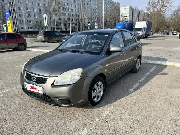 2010 Kia Rio II Рестайлинг, серебристый, 400000 рублей