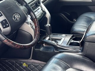 2013 Toyota Land Cruiser 200 Series Рестайлинг 1, серый, 3540000 рублей, вид 4
