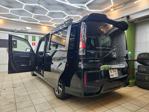 2015 Honda Stepwgn V, чёрный, 1800000 рублей - вид 10