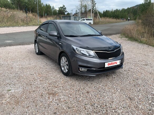 2017 Kia Rio III Рестайлинг, серый, 830000 рублей - вид 2