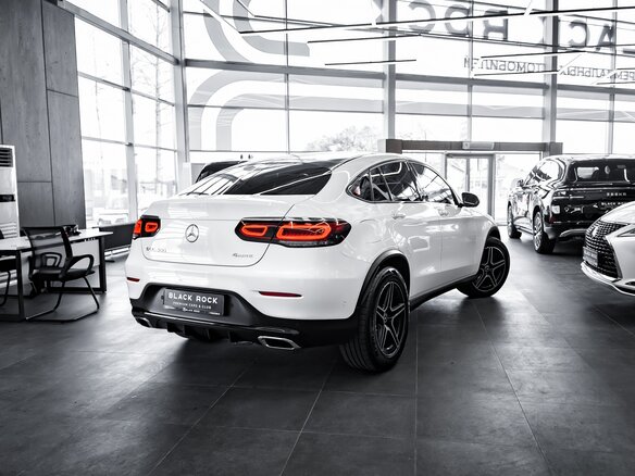 2019 Mercedes-Benz GLC Coupe 300 I (C253) Рестайлинг, белый - вид 2