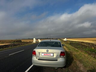 2012 Volkswagen Polo V, серебристый, 700000 рублей, вид 3