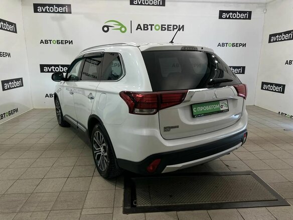 2015 Mitsubishi Outlander III Рестайлинг 2, белый - вид 6