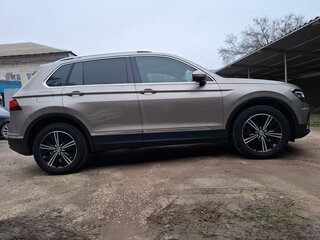 2017 Volkswagen Tiguan II, бежевый, 3100000 рублей, вид 2