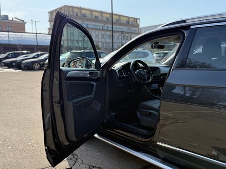 2022 Volkswagen Tayron I Рестайлинг, серый, 2090000 рублей, вид 5
