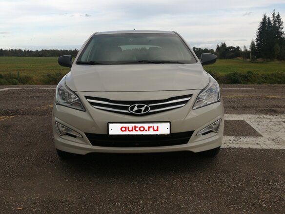 2015 Hyundai Solaris I Рестайлинг, бежевый, 920000 рублей - вид 4