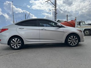 2016 Hyundai Solaris I Рестайлинг, серебристый, 1300000 рублей, вид 3