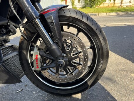 2011 Ducati Diavel Carbon, красный, 1250000 рублей, вид 4