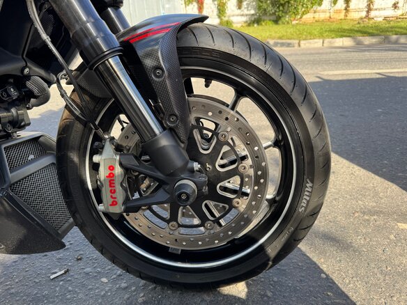 2011 Ducati Diavel Carbon, красный, 1200000 рублей - вид 3