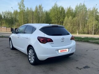 2011 Opel Astra J, белый, 579000 рублей, вид 2