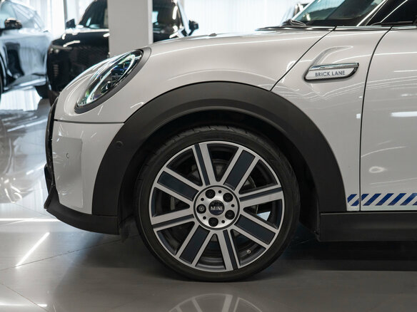 2022 Mini Hatch Cooper S III (F55/F56) Рестайлинг 2, серый, 3760000 рублей - вид 30