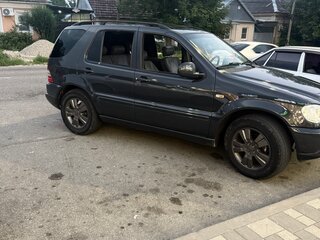1998 Mercedes-Benz M-Класс 320 I (W163), чёрный, 700000 рублей, вид 2