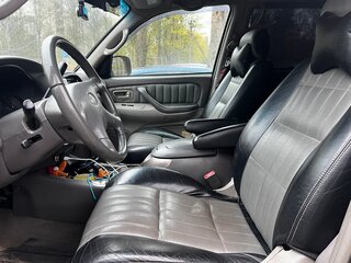 2002 Toyota Sequoia I, серебристый, 1650000 рублей, вид 4