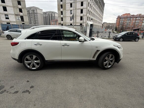2009 Infiniti FX FX35 II (S51), белый - вид 2